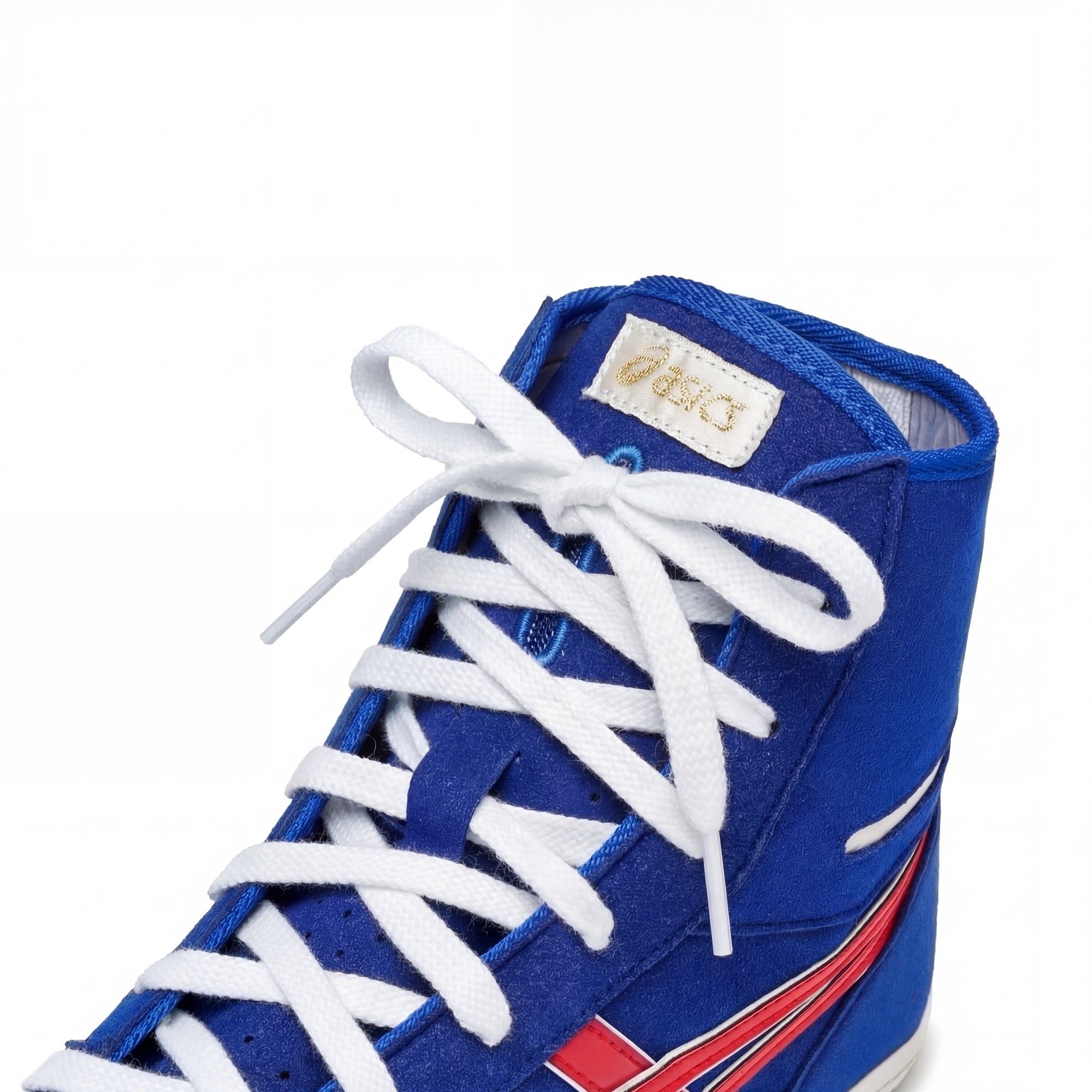 ASICS EX-EO Ringerschuhe blau-rot – Detailaufnahme Schnuerung und Zunge mit ASICS-Label, Studioaufnahme auf weißem Hintergrund