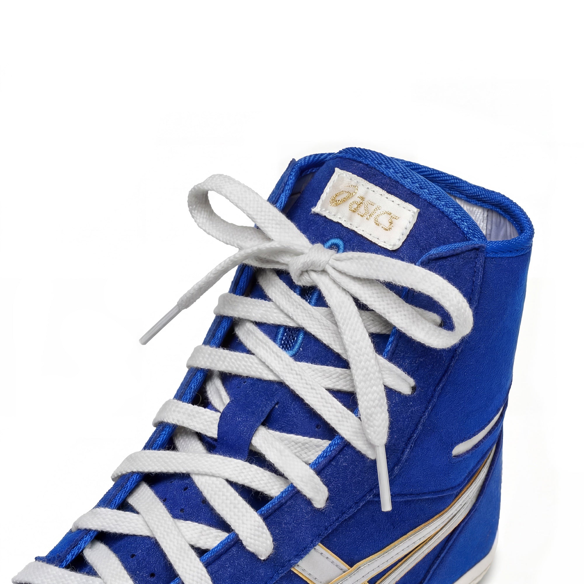 ASICS EX-EO Ringerschuhe blau-silber-gold – Detailaufnahme Schnuerung und Zunge mit ASICS-Label, Studioaufnahme auf weißem Hintergrund