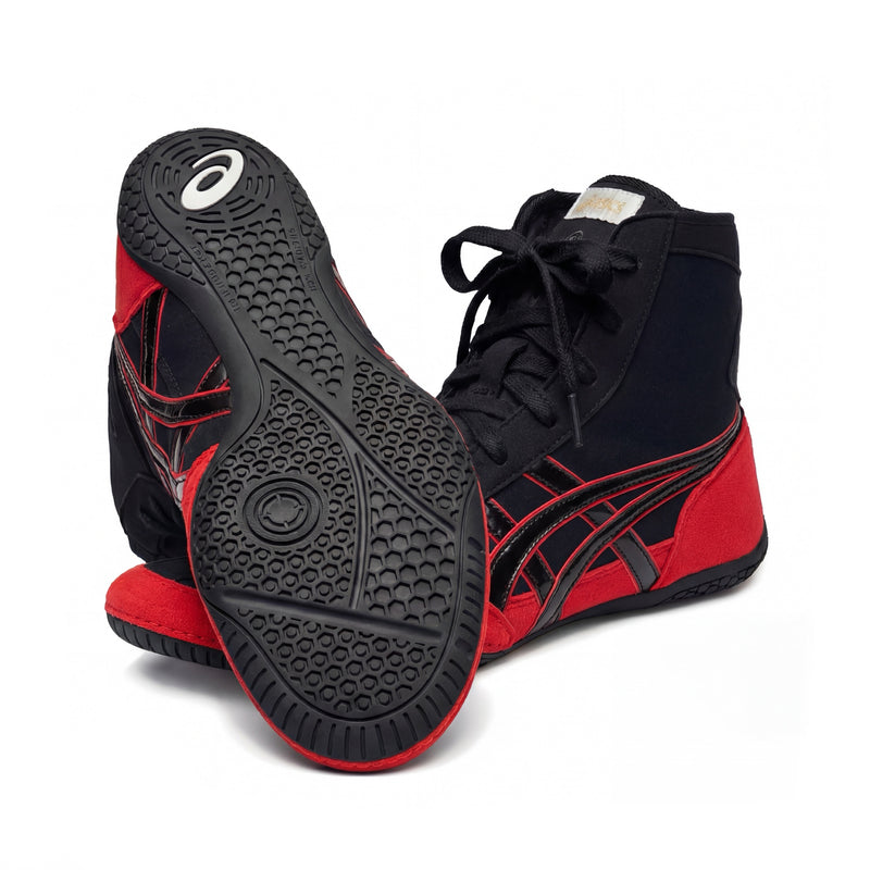 ASICS EX-EO Ringerschuhe schwarz-rot-rot – Sohlenansicht mit Profil (ein Schuh auf dem anderen) auf weißem Hintergrund