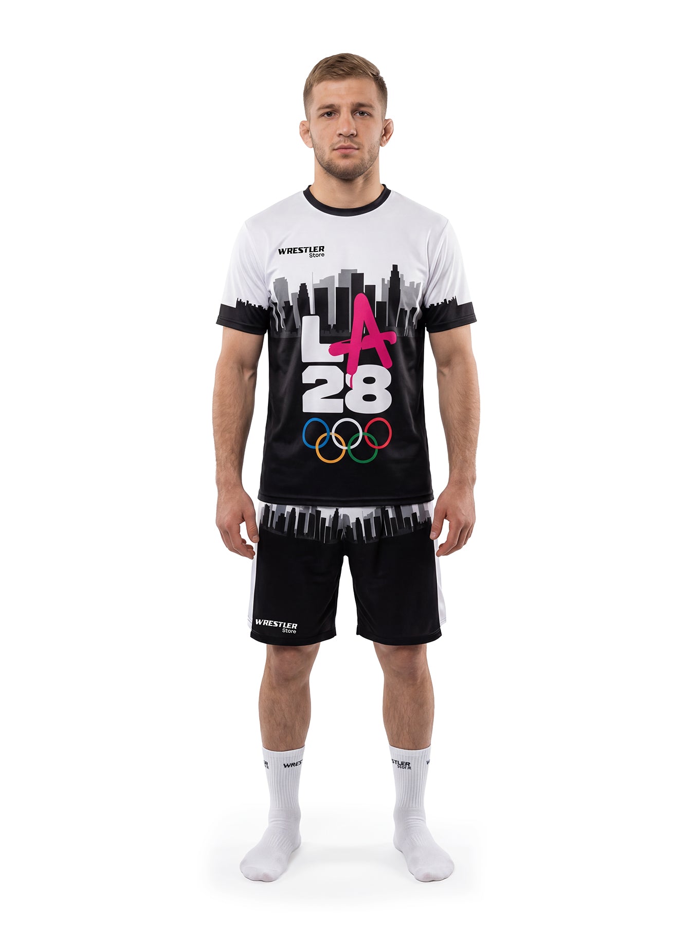 WrestlerStore LA 28 T‑Shirt & Shorts Set schwarz/weiß – Vorderansicht mit LA 28 Grafik und fünf farbigen Ringen, Skyline‑Motiv