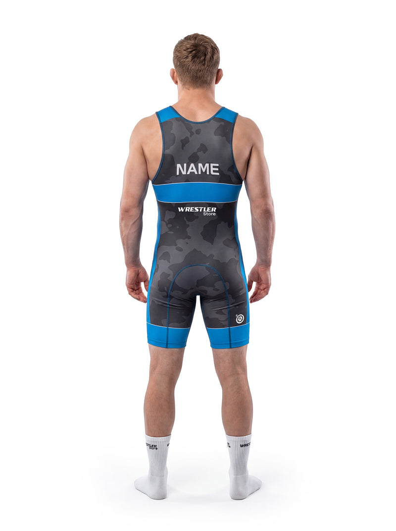 WrestlerStore Camo Ringertrikot dunkelgrau camo mit blauen Akzenten – Rückenansicht mit Namensfeld, Wettkampf‑Singlet