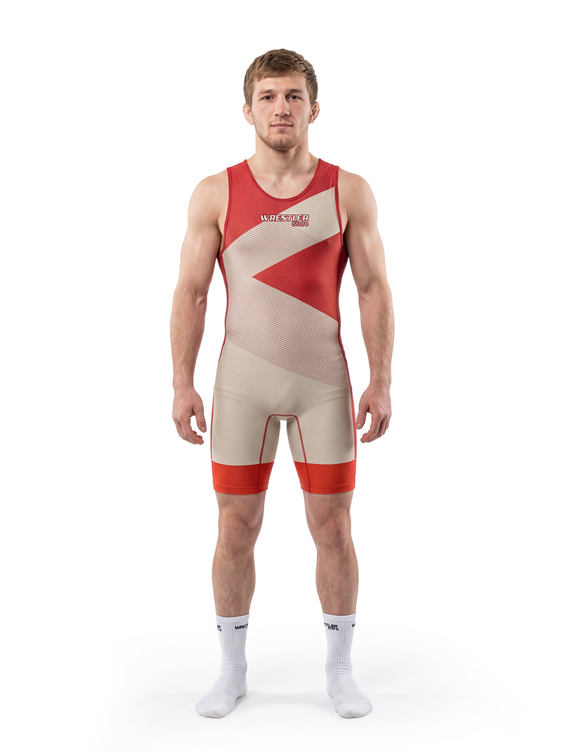 WrestlerStore Desert Herren Ringertrikot beige-rot mit orangenem Beinabschluss – Vorderansicht, zweifarbiges Z-Design, Wettkampf-Wrestling-Singlet