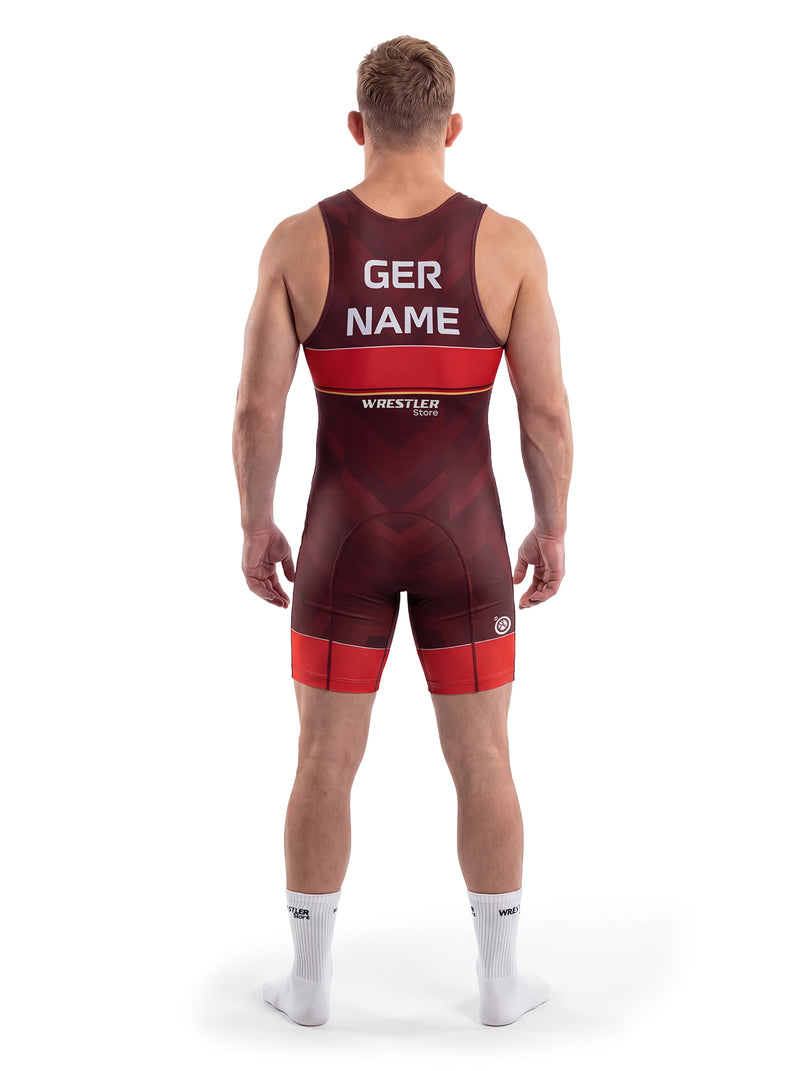 WrestlerStore Germany Herren Ringertrikot dunkelrot mit rotem Band – Rückansicht mit GER/Namensfeld, personalisierbar, Chevron-Muster