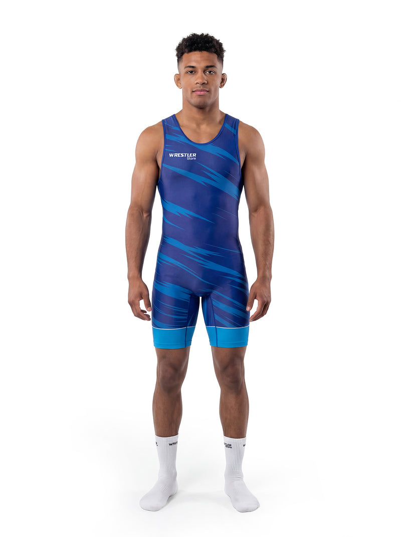 WrestlerStore Tiger Ringertrikot grau/weiß mit blauen Beinabschlüssen – Vorderansicht, V‑Linien Design, Wrestling Singlet