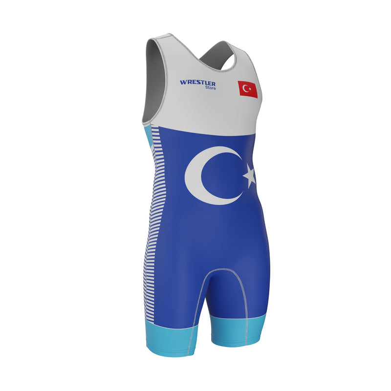 Vorderseite des blauen WrestlerStore Ringertrikots Turkey mit türkischer Flagge, weißem Halbmond und Stern auf blauem Hintergrund sowie WrestlerStore Logo.