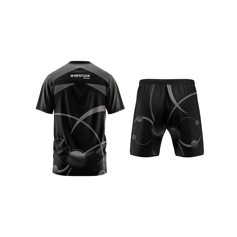 Rückansicht des WrestlerStore UWW Schwarz Sets aus T-Shirt und Shorts mit dezentem grauen Grafikdesign auf schwarzem Hintergrund.